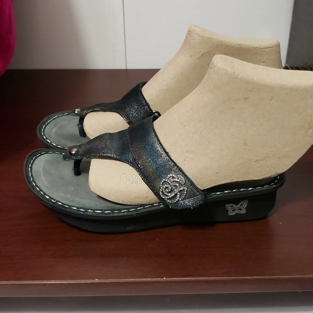 ALEGRIA CARINA Iridescent Rhinestone Wedge Black‎ Thong Sandals